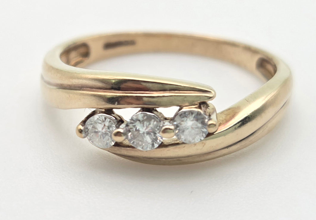 2267 Vintage: 9ct Gold Round Full Cut Natural Diamond's Cross-Over Ring