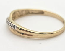 Cargar imagen en el visor de la galería, 2268 Vintage: Petite 9ct Gold Natural Diamonds Cross-Over Stacker Ring
