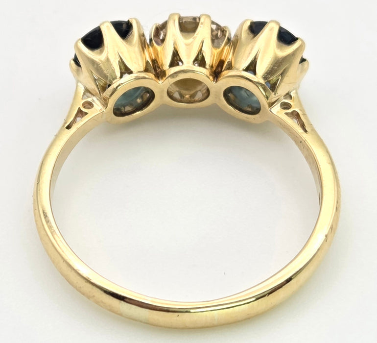 6447 18ct Gold Modern Brilliant Cut Diamond (0.75ct)  Cornflower Blue Sapphires 3-Stone Ring-Exceptional