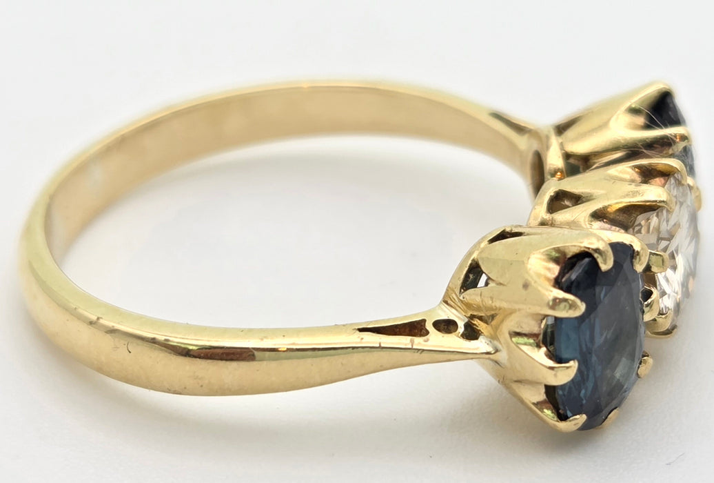 6447 18ct Gold Modern Brilliant Cut Diamond (0.75ct)  Cornflower Blue Sapphires 3-Stone Ring-Exceptional