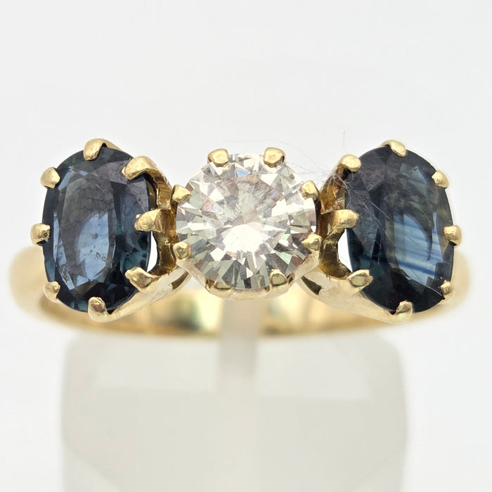 6446 18ct Gold Modern Brilliant Cut Diamond (0.75ct)  Cornflower Blue Sapphires 3-Stone Ring-Exceptional