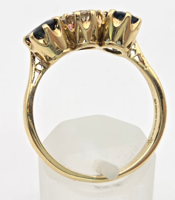 6447 18ct Gold Modern Brilliant Cut Diamond (0.75ct)  Cornflower Blue Sapphires 3-Stone Ring-Exceptional