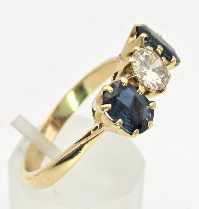 6447 18ct Gold Modern Brilliant Cut Diamond (0.75ct)  Cornflower Blue Sapphires 3-Stone Ring-Exceptional
