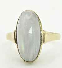 Cargar imagen en el visor de la galería, 2156 Vintage: 8ct Gold Oval Cabochon Moonstone Dress Ring
