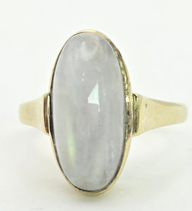 2156 Vintage: 8ct Gold Oval Cabochon Moonstone Dress Ring