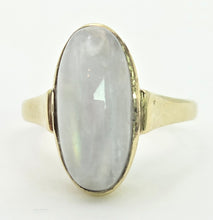 Cargar imagen en el visor de la galería, 2156 Vintage: 8ct Gold Oval Cabochon Moonstone Dress Ring
