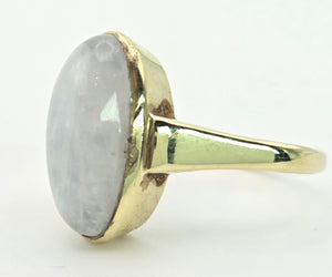 2156 Vintage: 8ct Gold Oval Cabochon Moonstone Dress Ring