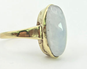 2156 Vintage: 8ct Gold Oval Cabochon Moonstone Dress Ring