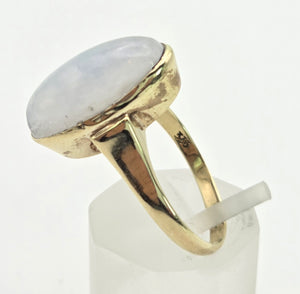 2156 Vintage: 8ct Gold Oval Cabochon Moonstone Dress Ring