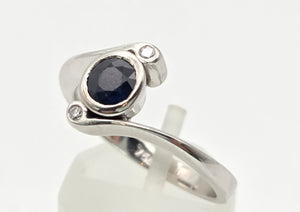 2204 Vintage: 18ct White Gold Blue Sapphire Diamond Bypass Ring