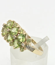 Cargar imagen en el visor de la galería, 2272 Vintage: 9ct Gold Peridots Natural Diamonds Cluster Ring

