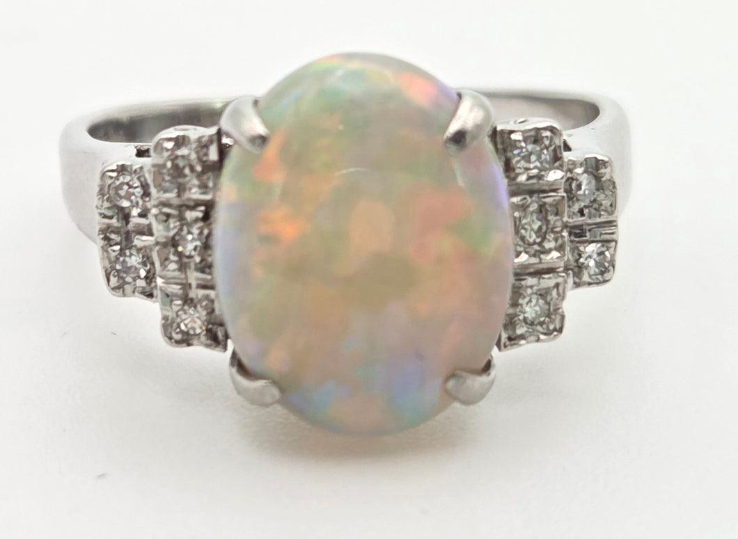 2301 Vintage: 18ct Cabochon White Opal Natural Diamonds Cocktail Ring
