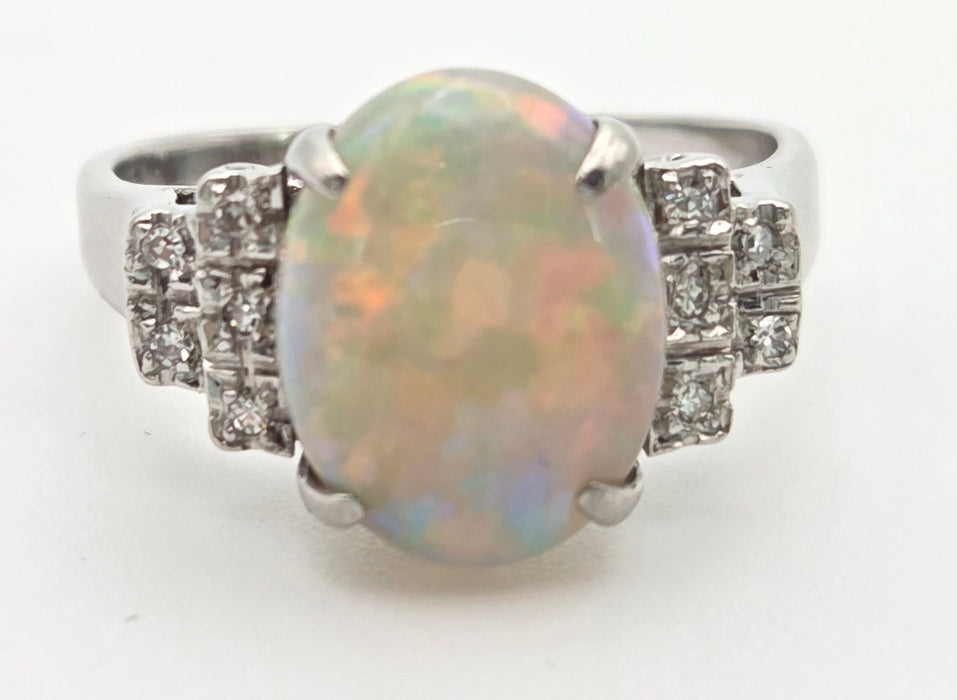2301 Vintage: 18ct Cabochon White Opal Natural Diamonds Cocktail Ring