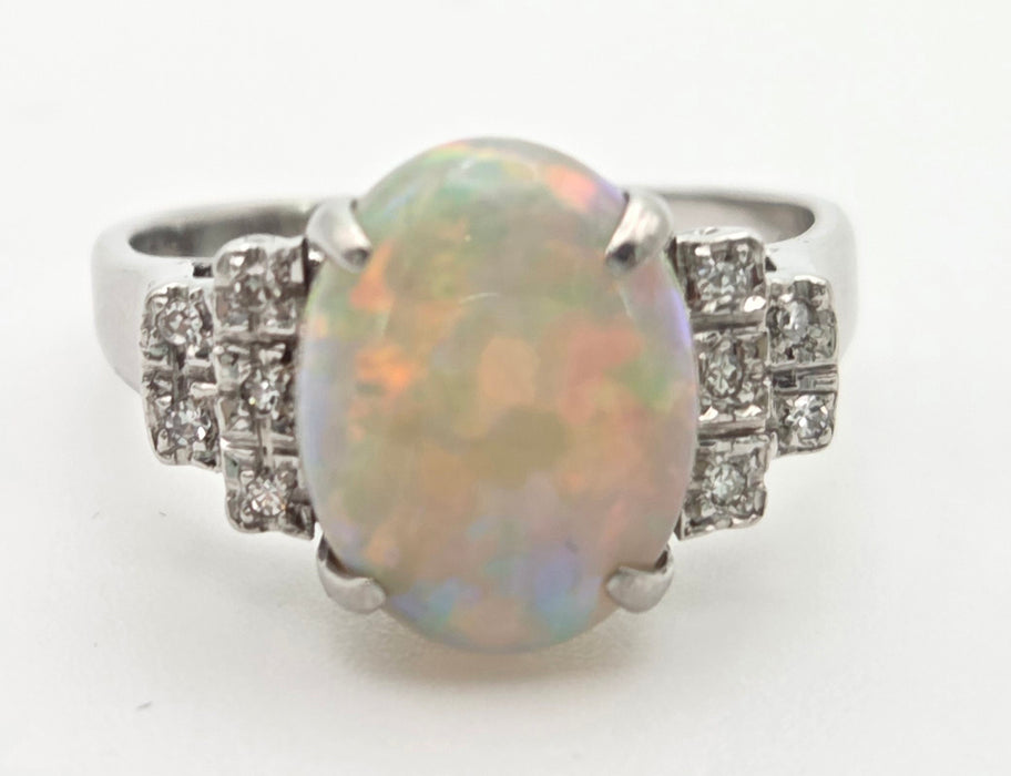 2301 Vintage: 18ct Cabochon White Opal Natural Diamonds Cocktail Ring