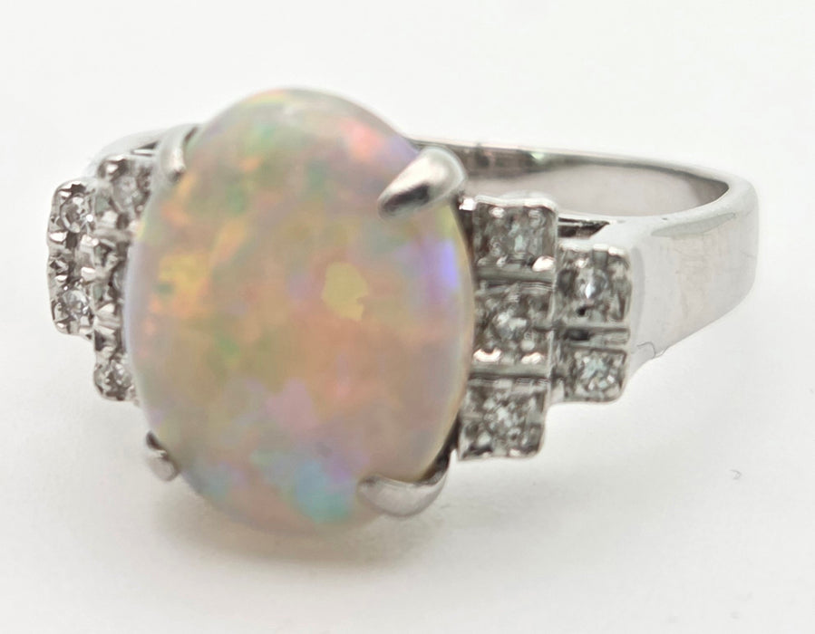 2301 Vintage: 18ct Cabochon White Opal Natural Diamonds Cocktail Ring