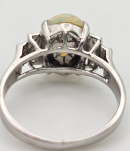 2301 Vintage: 18ct Cabochon White Opal Natural Diamonds Cocktail Ring