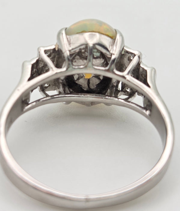 2301 Vintage: 18ct Cabochon White Opal Natural Diamonds Cocktail Ring
