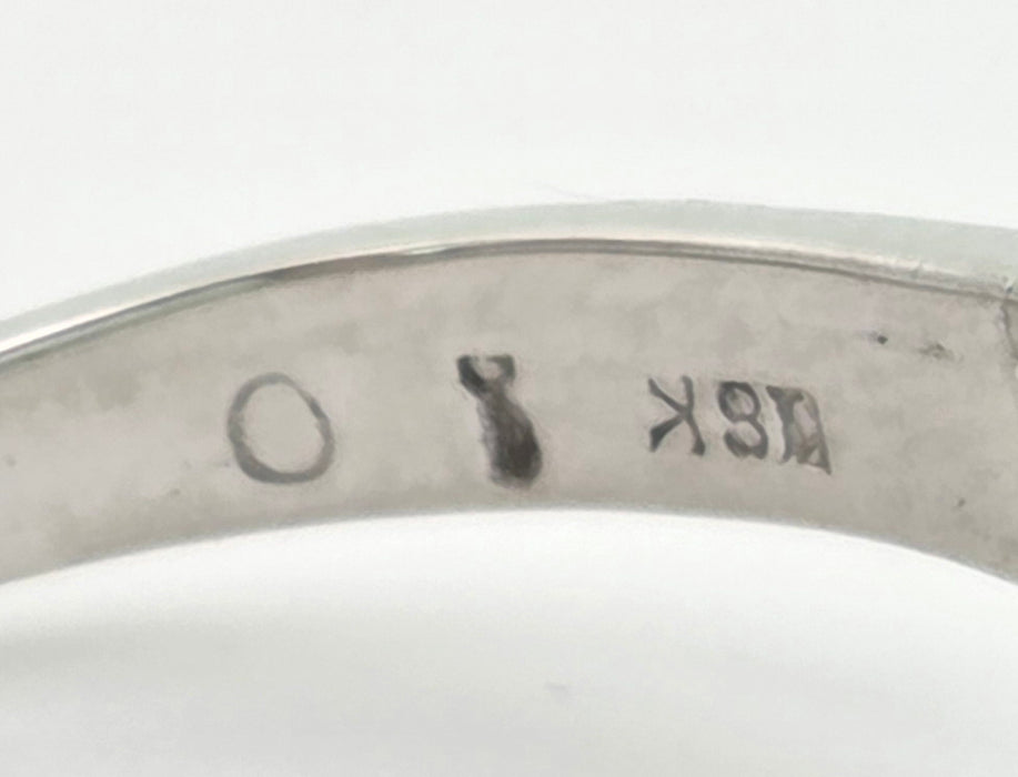 2301 Vintage: 18ct Cabochon White Opal Natural Diamonds Cocktail Ring