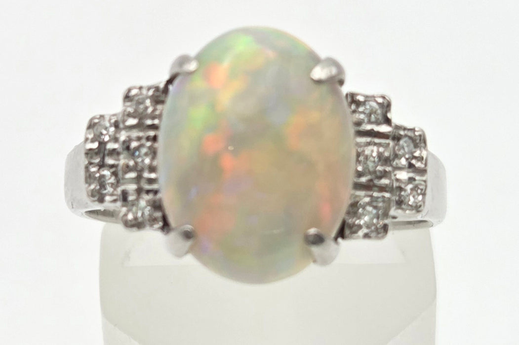 2301 Vintage: 18ct Cabochon White Opal Natural Diamonds Cocktail Ring