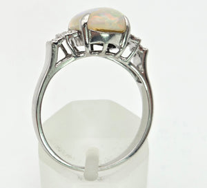 2301 Vintage: 18ct Cabochon White Opal Natural Diamonds Cocktail Ring