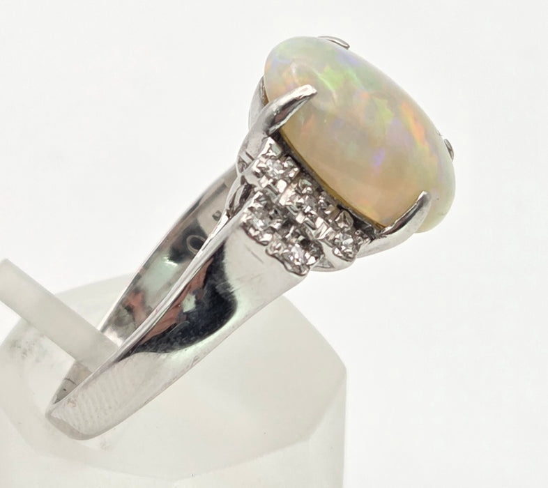 2301 Vintage: 18ct Cabochon White Opal Natural Diamonds Cocktail Ring