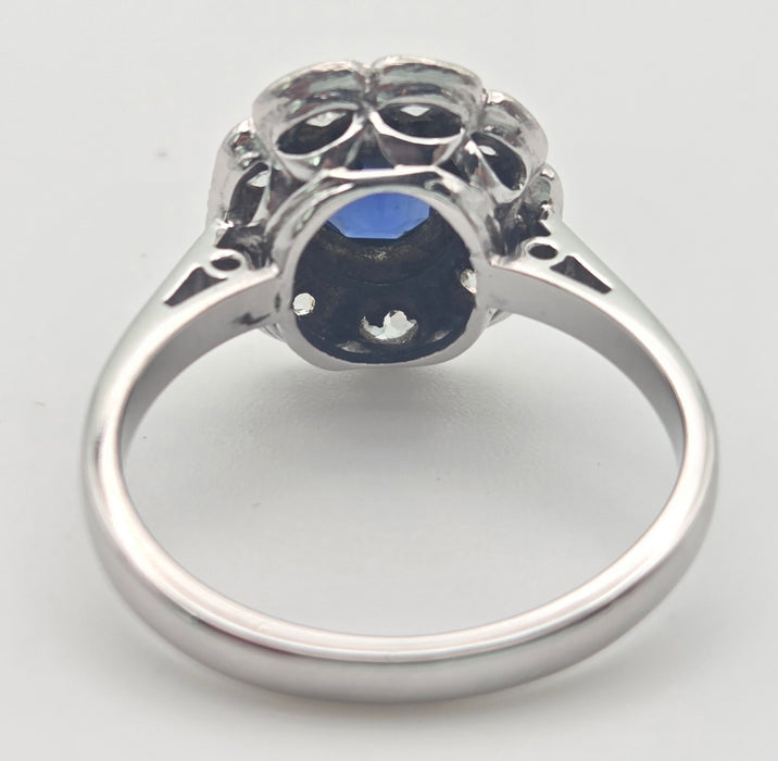 6440 Vintage: 18ct White Gold Ceylon Blue Sapphire Diamonds Cluster Ring