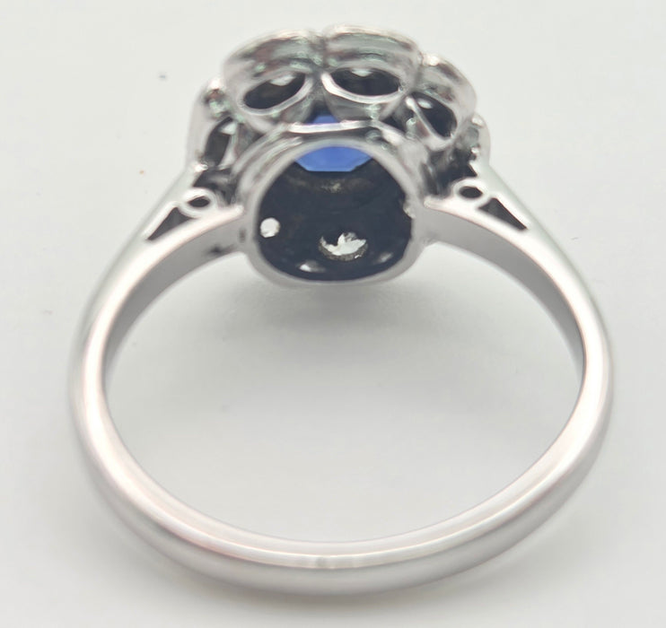 6440 Vintage: 18ct White Gold Ceylon Blue Sapphire Diamonds Cluster Ring