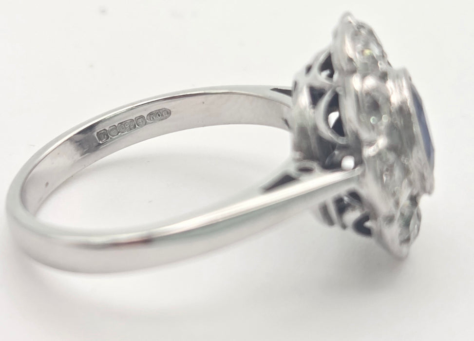 6440 Vintage: 18ct White Gold Ceylon Blue Sapphire Diamonds Cluster Ring