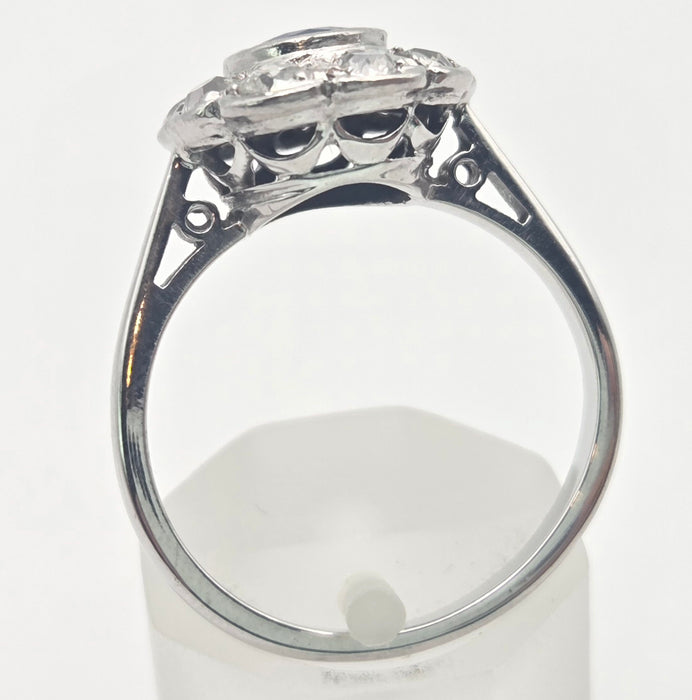 6440 Vintage: 18ct White Gold Ceylon Blue Sapphire Diamonds Cluster Ring