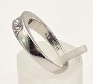 1932 18ct White Gold Natural Diamonds (0.8ct) Channel Set Ring