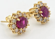 Cargar imagen en el visor de la galería, 2327 Exquisite 18ct Gold Ruby 20 Natural Diamonds (0.8ct) Stud Earrings
