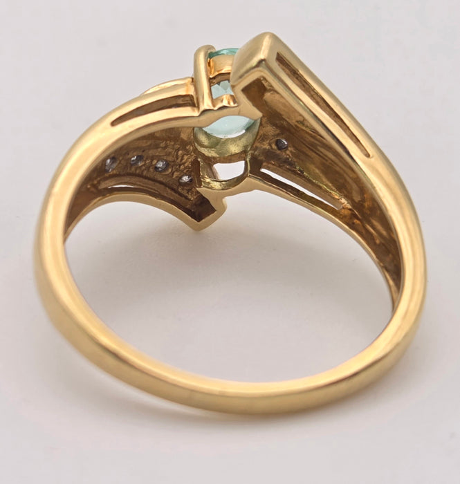 6416: 18ct Gold Blue Aquamarine  Diamonds Bypass Cocktail Ring