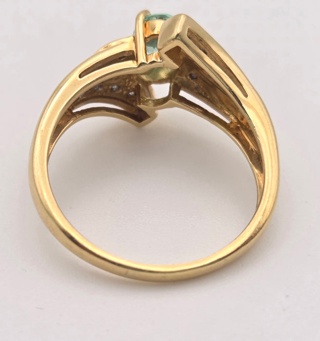 6416: 18ct Gold Blue Aquamarine  Diamonds Bypass Cocktail Ring
