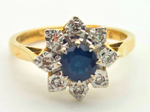 Cargar imagen en el visor de la galería, 2375 18ct Gold Cornflower Blue Sapphire Diamonds Flower Head Ring
