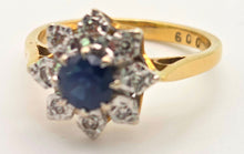 Cargar imagen en el visor de la galería, 2375 18ct Gold Cornflower Blue Sapphire Diamonds Flower Head Ring
