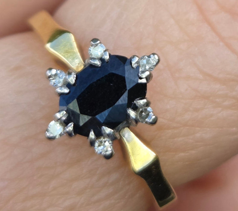 6472 Vintage:18ct Gold Australian Blue Sapphire 6 Diamonds Cluster Ring