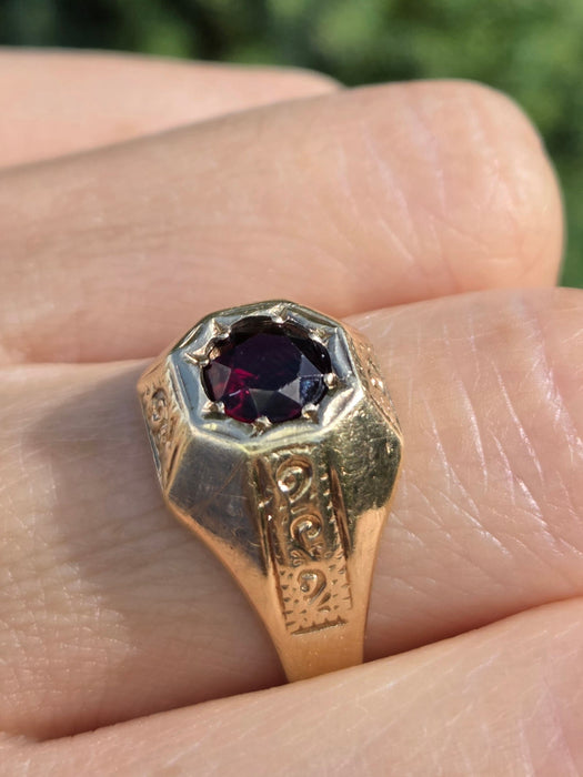 6474 Vintage: Heavy 9ct Gold Red Garnet Signet Ring- From 1972