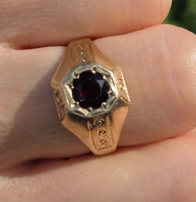 6474 Vintage: Heavy 9ct Gold Red Garnet Signet Ring- From 1972