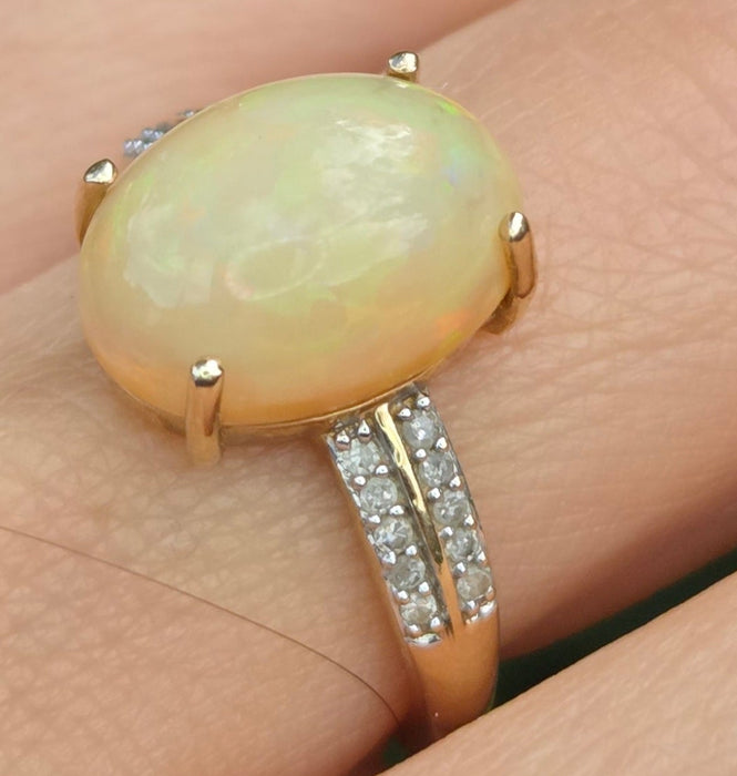6467 Vintage: 9ct Gold Oval cabochon White Opal 20 Natural Diamonds Cocktail Ring
