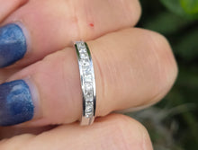 Cargar imagen en el visor de la galería, 1988 Vintage: 18ct White Gold 12 Princess Cut Natural Sparkling Diamonds Half-Eternity/Stacker Ring
