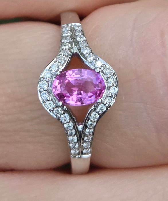 6447 Vintage: 18ct White Gold Pink Sapphire 36 Sparkling Natural Diamonds Dress Ring