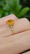 Cargar imagen en el visor de la galería, Vintage: 18ct Gold Vibrant Orange Citrine Diamonds Dress Ring
