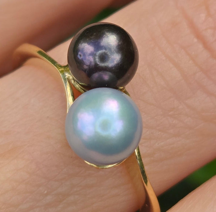 6477 Vintage: 18ct Gold Tahitian Pearls Crossover Ring