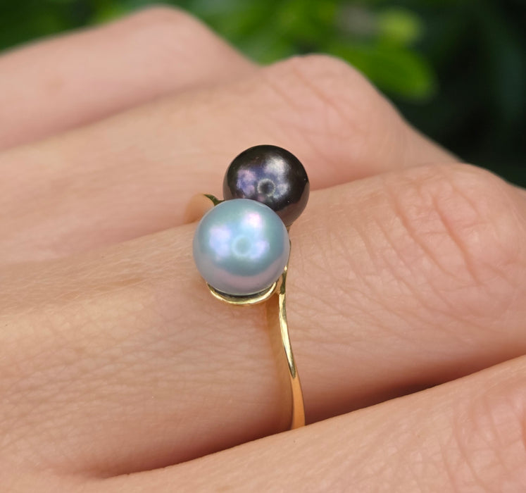 6477 Vintage: 18ct Gold Tahitian Pearls Crossover Ring