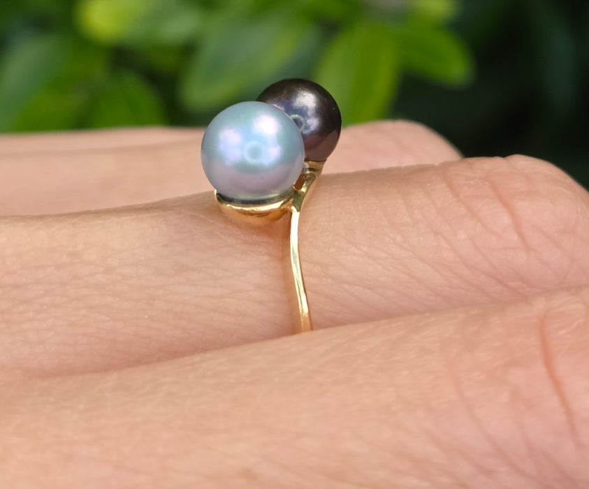 6477 Vintage: 18ct Gold Tahitian Pearls Crossover Ring