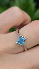 Load image into Gallery viewer, Vintage: 18ct Gold Swiss Blue Topaz Geometric Set Dress Ring

