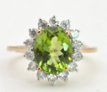 Cargar imagen en el visor de la galería, Vintage: 9ct Gold Vibrant Peridot Glacier Topaz Floral Cluster Ring
