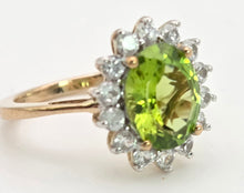 Cargar imagen en el visor de la galería, Vintage: 9ct Gold Vibrant Peridot Glacier Topaz Floral Cluster Ring
