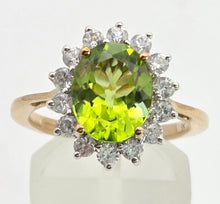 Cargar imagen en el visor de la galería, Vintage: 9ct Gold Vibrant Peridot Glacier Topaz Floral Cluster Ring
