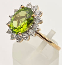 Cargar imagen en el visor de la galería, Vintage: 9ct Gold Vibrant Peridot Glacier Topaz Floral Cluster Ring
